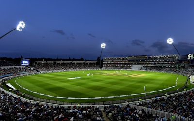 世界杯各队球迷在广场共同观赛的和谐场景 - 不同国家球迷身穿各自队服一起观看大屏幕