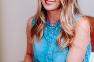 世界杯最佳门将埃米利亚诺·马丁内斯扑救瞬间 - 阿根廷门将马丁内斯飞身扑出险球